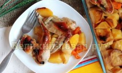 Куриные крылышки в кефирно-луковичном маринаде с картофелем в рукаве