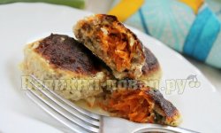 Котлеты с морковной начинкой под сметанным соусом в духовке