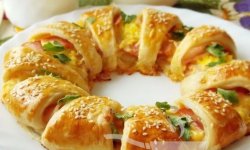 Сытный картофельный рулет с квашеной капустой и шампиньонами