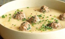 Рецепт сырного супа с пряной зеленью и куриными фрикадельками