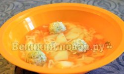 Детский супчик с куриными фрикадельками и брокколи