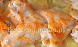 Куриные крылышки с картошкой, запеченные в духовке