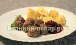 Мясные фрикадельки с брусничным джемом