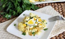 Цветная капуста с фисташками и куриными яйцами