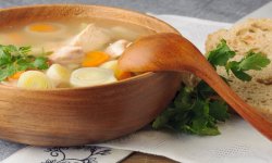 Ароматный суп из рыбы и овощей
