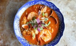 Томатный суп-пюре с морепродуктами
