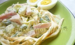 Салат с капустой и ветчиной