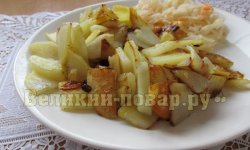 Жареный картофель с луком и специями