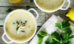 Греческий суп из курицы и лимонов