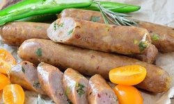 Закусочные картофельные колбаски с салом и шпинатом