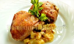 Куриные бедра, запеченные с кабачком (рецепт для начинающих кулинаров)
